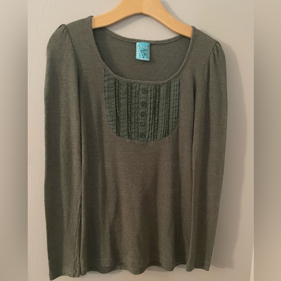 Long-Sleeved Puff Shoulder Green Top - Picture 5 of 5